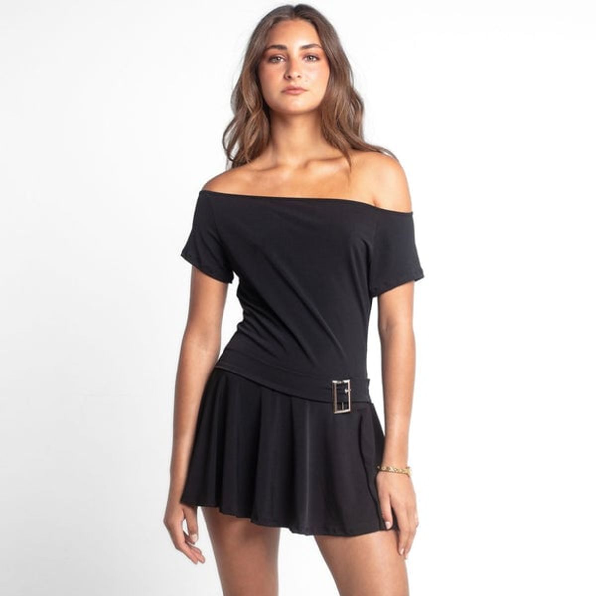 ME QUIERE MUCHO POQUITO NADA - Vestido Negro Off Shoulder con Hebilla - Soho - MQM