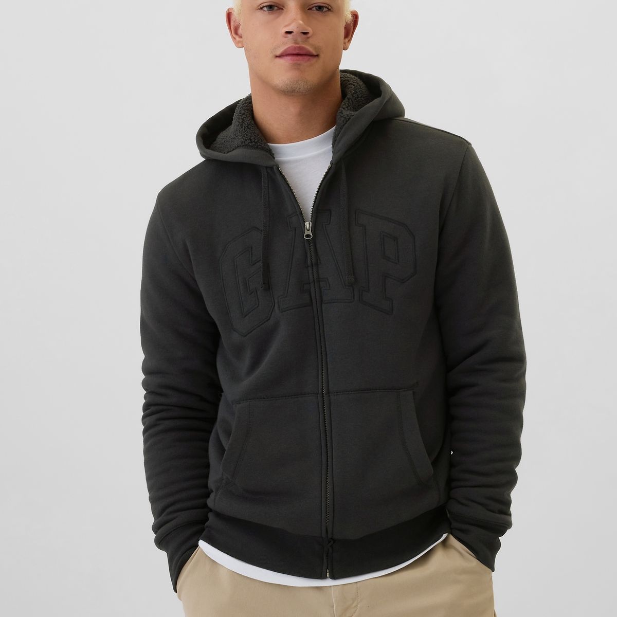 GAP - Polerón Hombre Logo Sherpa Negro