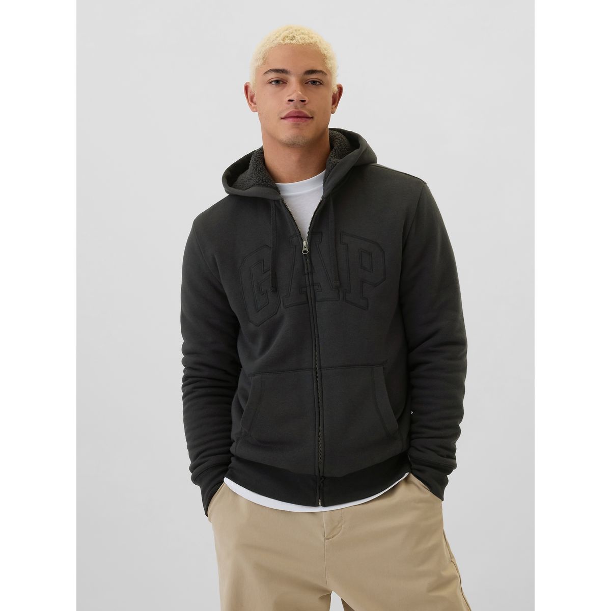 GAP - Polerón Hombre Logo Sherpa Negro