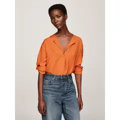 TOMMY HILFIGER - Blusa Amplia Con Botón En Relieve Naranjo