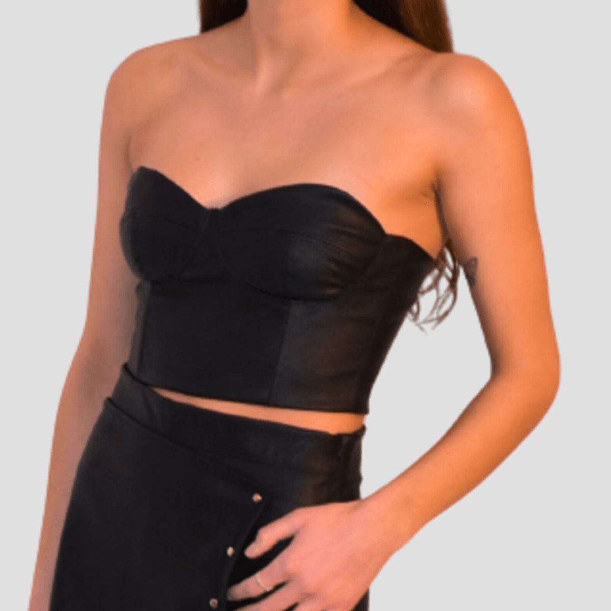 ME QUIERE MUCHO POQUITO NADA - Corset de Cuero Sintético Negro con Escote Corazón - MQM