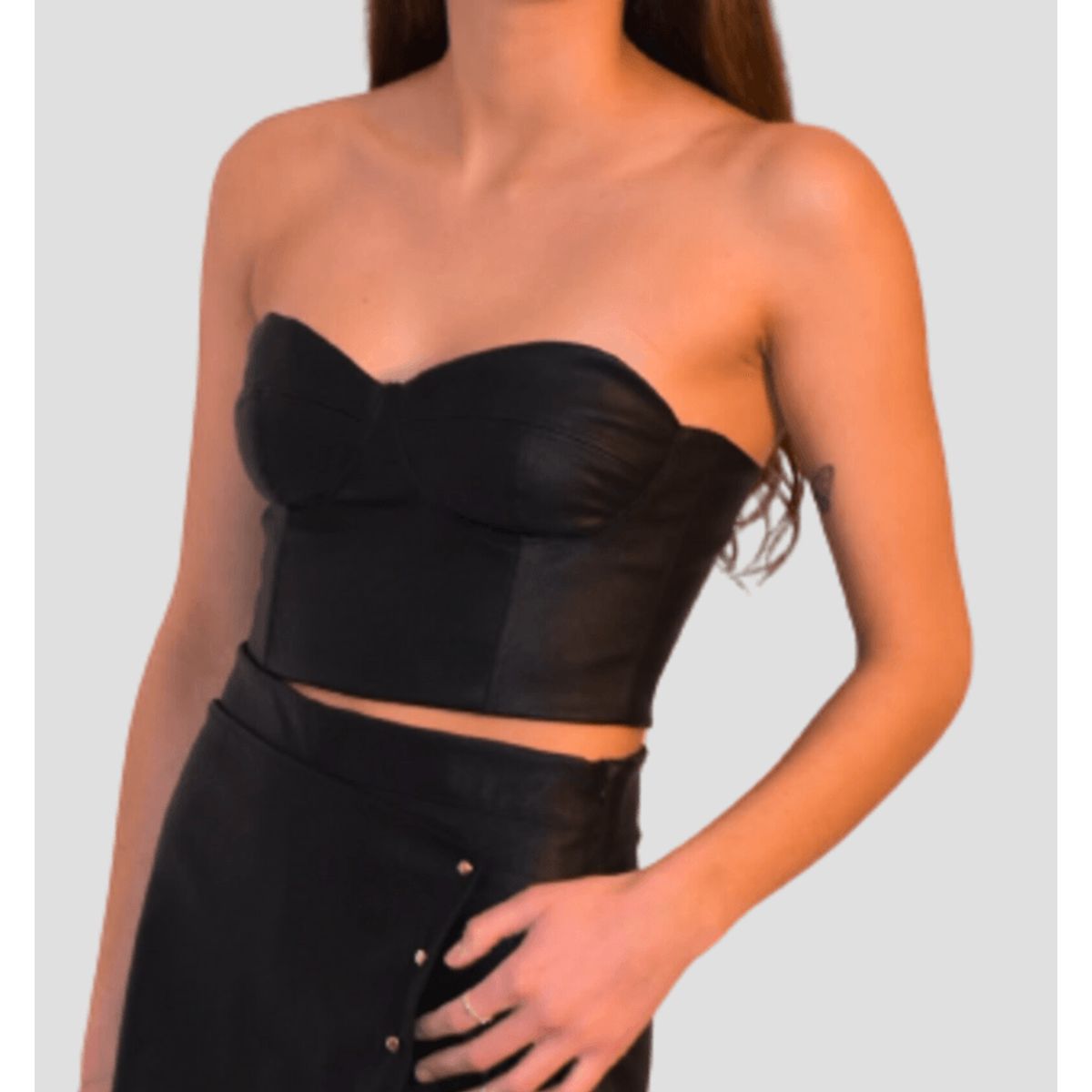 ME QUIERE MUCHO POQUITO NADA - Corset de Cuero Sintético Negro con Escote Corazón - MQM