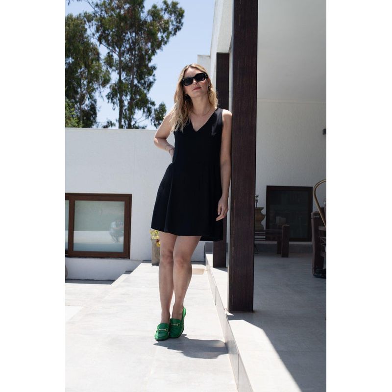 ME QUIERE MUCHO POQUITO NADA - Vestido Negro Midi con Escote en V y Diseño Elegante - Naomi - MQM