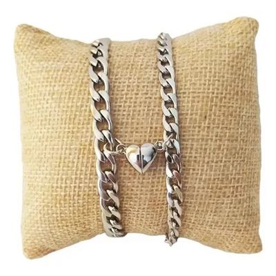 Imagen 2 del producto Pulseras Para Parejas Con Corazón Magnético De Acero