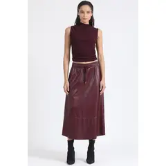 LIOLA - Falda Amplia Midi Efecto Cuero, Vino
