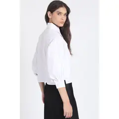 LIOLA - Camisa Crop, Hombro Recogido, Blanco