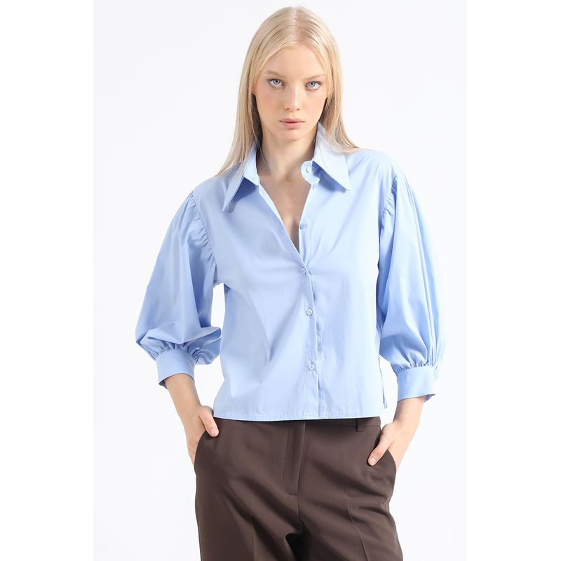 LIOLA - Camisa Crop, Hombro Recogido, Celeste Liola