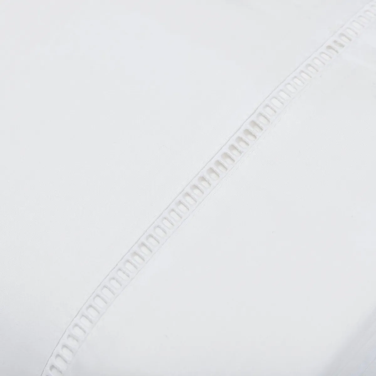 NINA HERRERA - Sábana Básica Deshilado Blanco 220 Hilos 2 Plazas