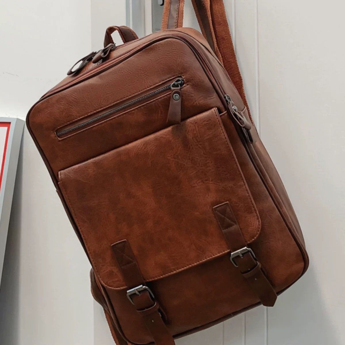 MOMO - Mochila  Urbana 24l Cuerina  Fashion Design