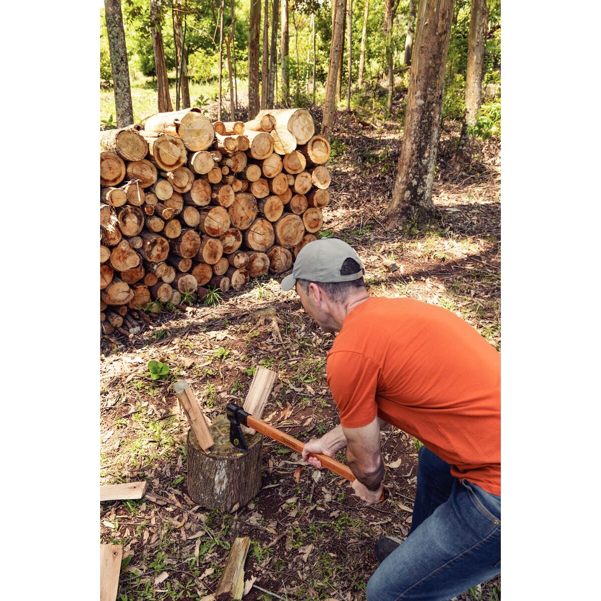 TRAMONTINA - Hacha soldada cabeza redonda, pesado, mango de madera 90 cm