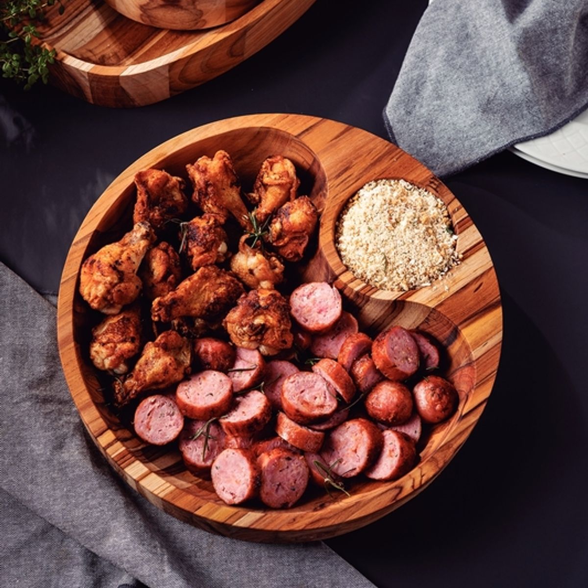 TRAMONTINA - Plato Aperitivo Barbacoa Tramontina Fondo Lateral Madera Teca FSC Acabado Aceite Mineral 31,5x31,5 cm