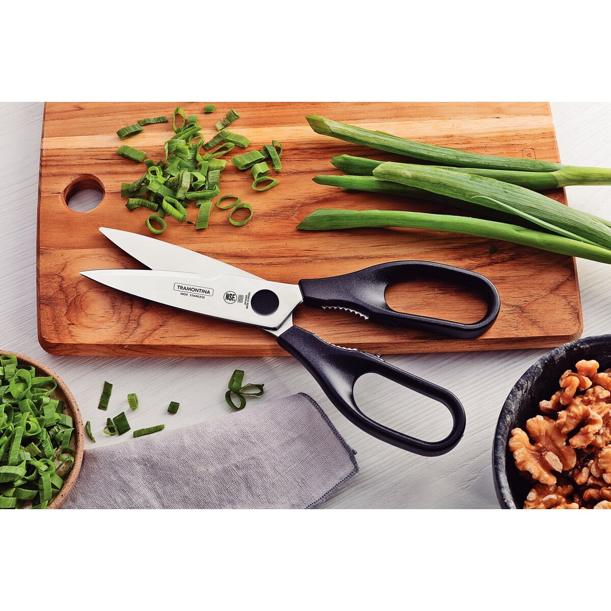 TRAMONTINA - Tijera Multiuso Tramontina Supercort con Lámina Acero Inoxidable y Mango de Polipropileno Negro 8"