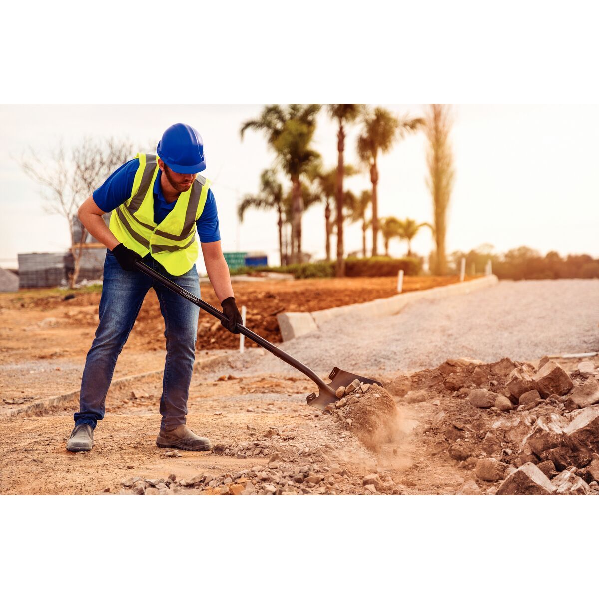 TRAMONTINA - Pala Cuadrada Metálica Tramontina con Mango de Fibra de Vidrio 120 cm