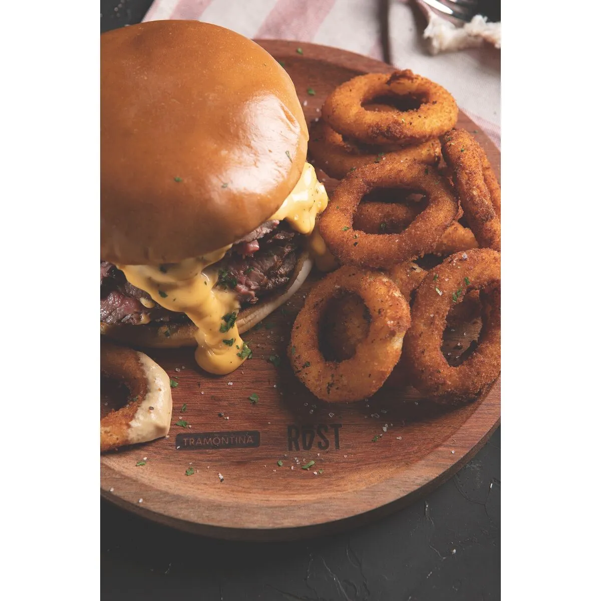 TRAMONTINA - Plato Tramontina Rost para Servir en Madera de Jatoba Combinada con Acabado al Aceite 25 cm