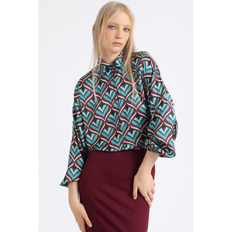 LIOLA - Blusa Crop Satin Estampado Retro Burdeo Liola