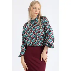 LIOLA - Blusa Crop Satin Estampado Retro Burdeo