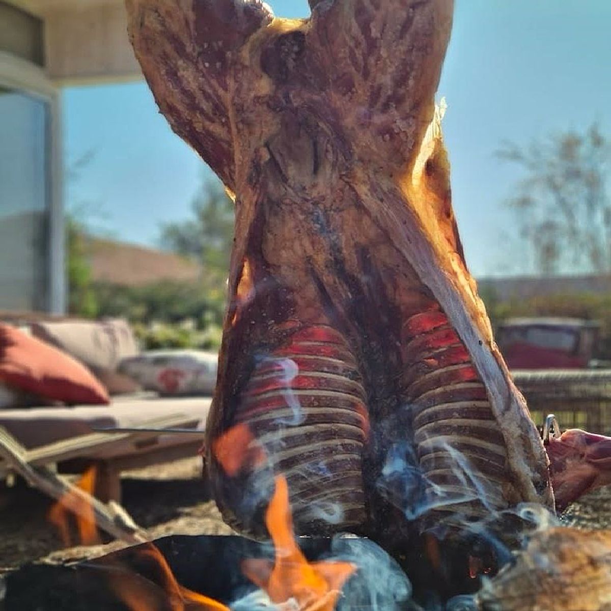KAS - Asador Vertical con Fogón Cordero al Palo