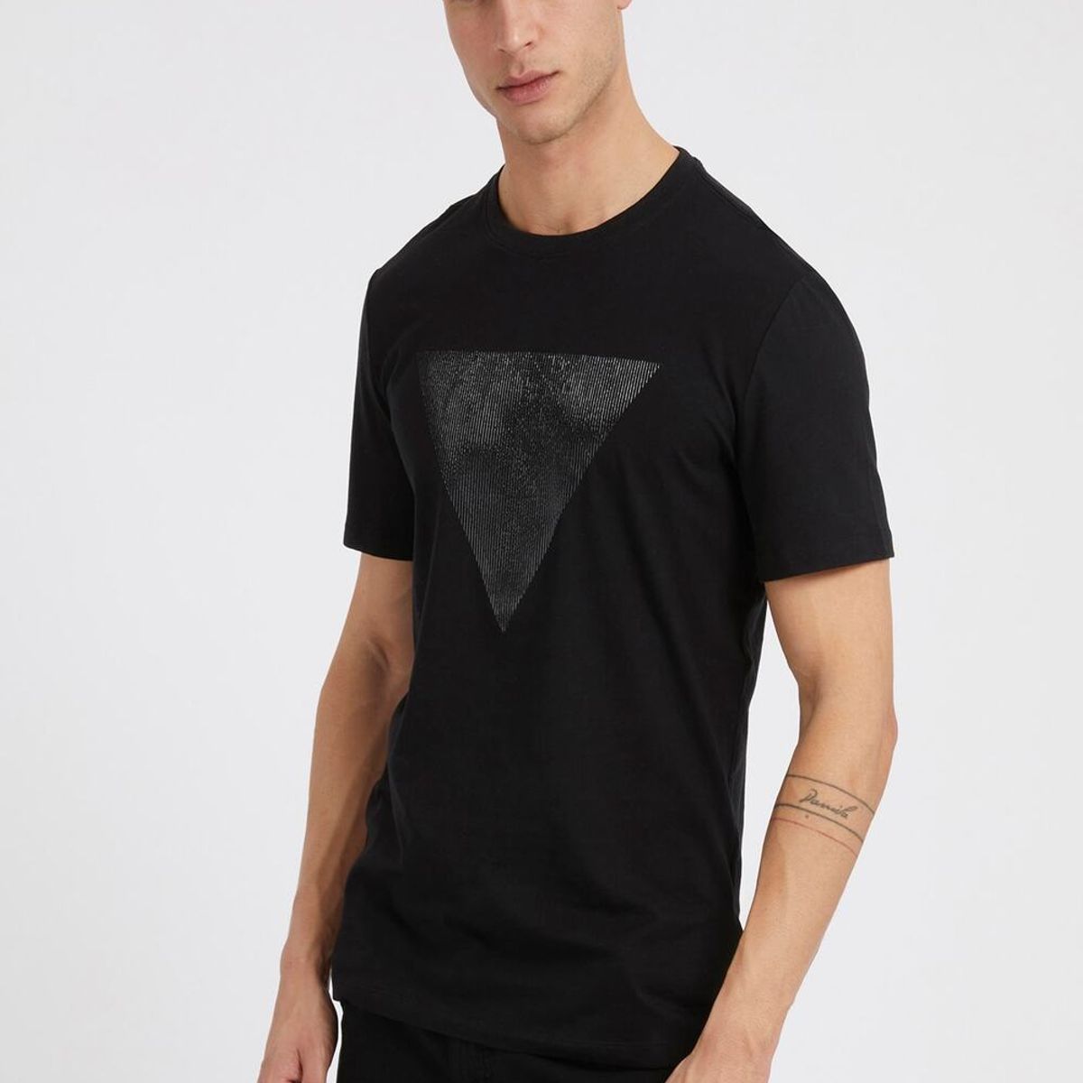 GUESS - Polera Ss Cn Shiny Gel Triangle Tee Hombre Negro