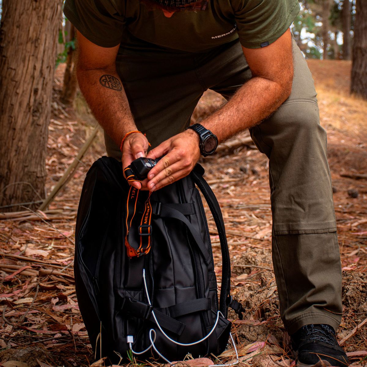 MERRELL - Mochila Unisex Outside Bag 38L Negro MERRELL