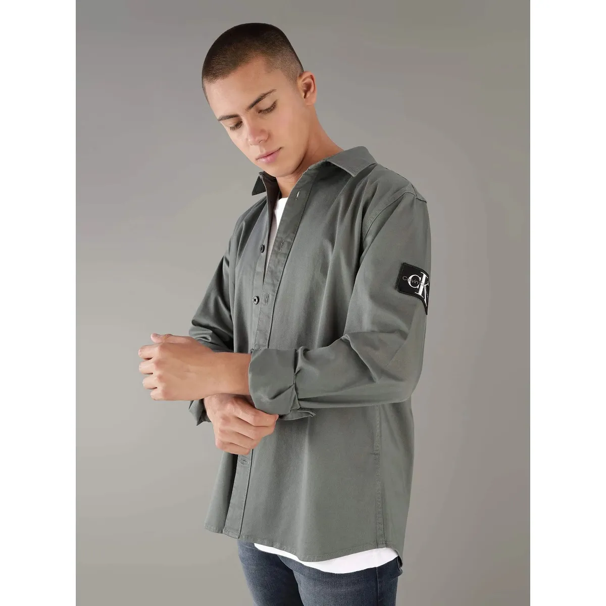 CALVIN KLEIN - Camisa Monologo Badge Relaxed Gris Calvin Klein