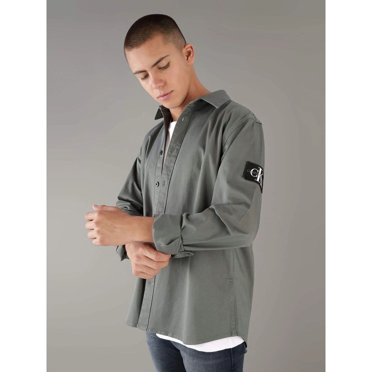 CALVIN KLEIN - Camisa Monologo Badge Relaxed Gris Calvin Klein