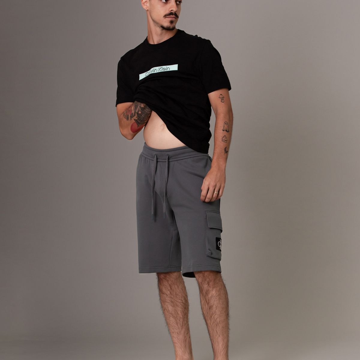 CALVIN KLEIN - Short Monologo Badge Gris Calvin Klein