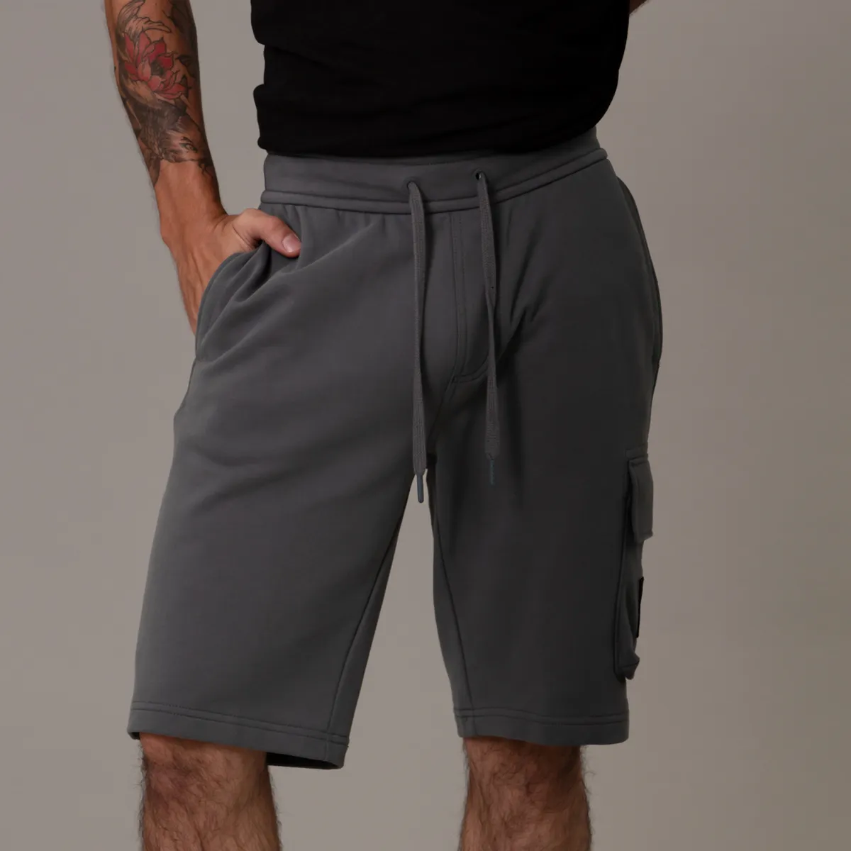 CALVIN KLEIN - Short Monologo Badge Gris Calvin Klein