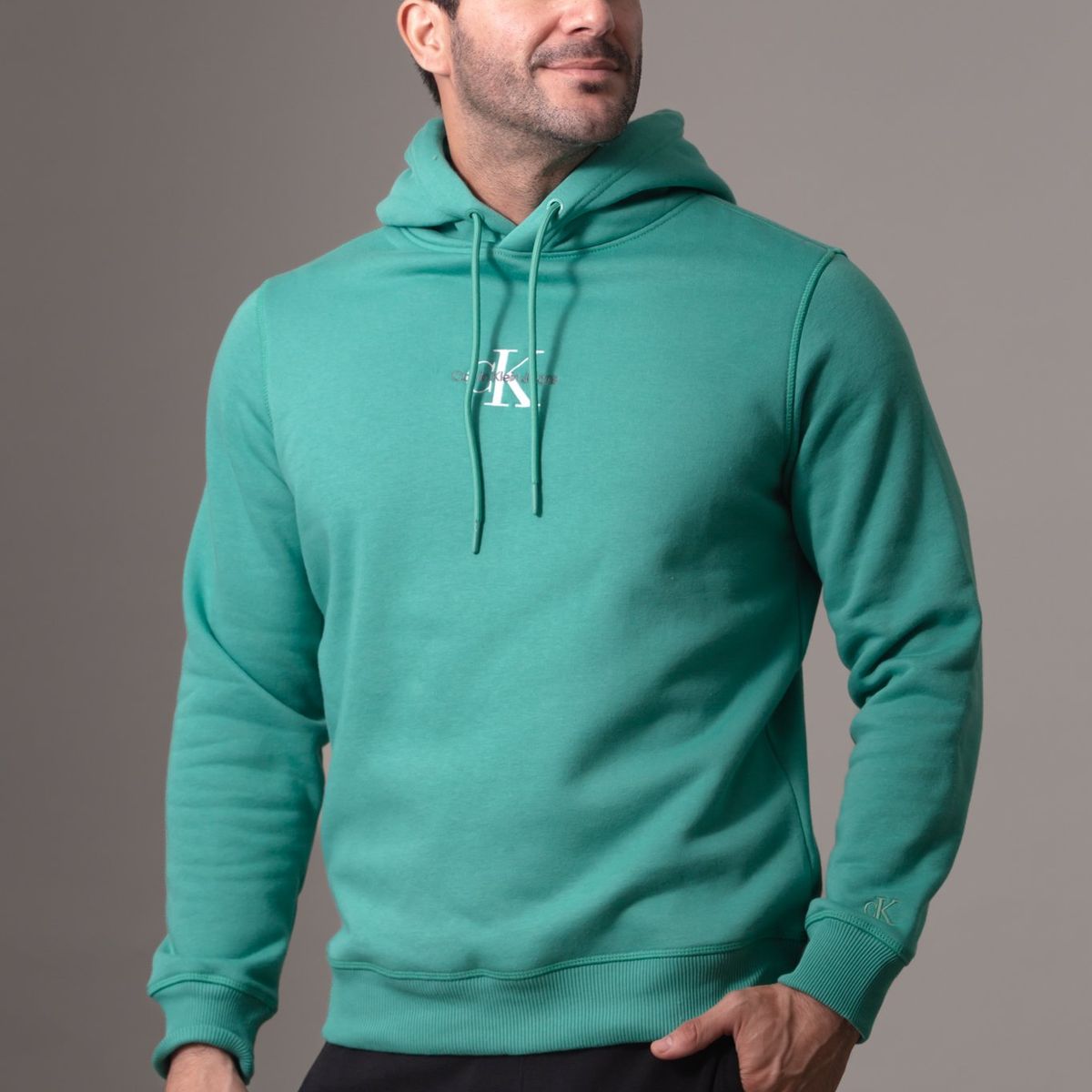 CALVIN KLEIN - Polerón con Gorro Monologo Verde Calvin Klein