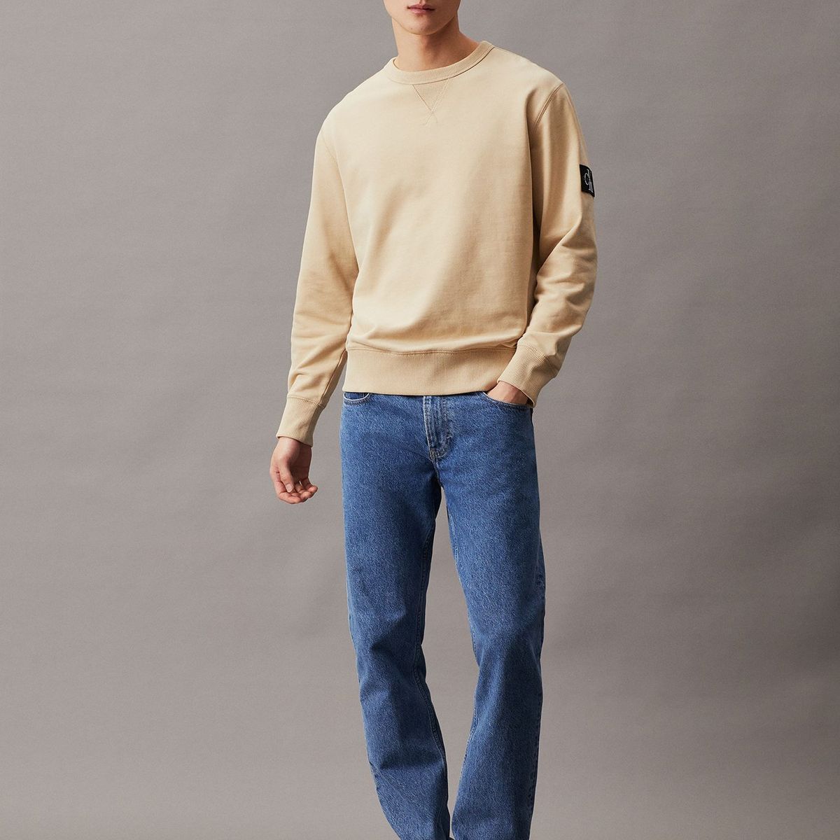 CALVIN KLEIN - Polerón Badge Beige Calvin Klein