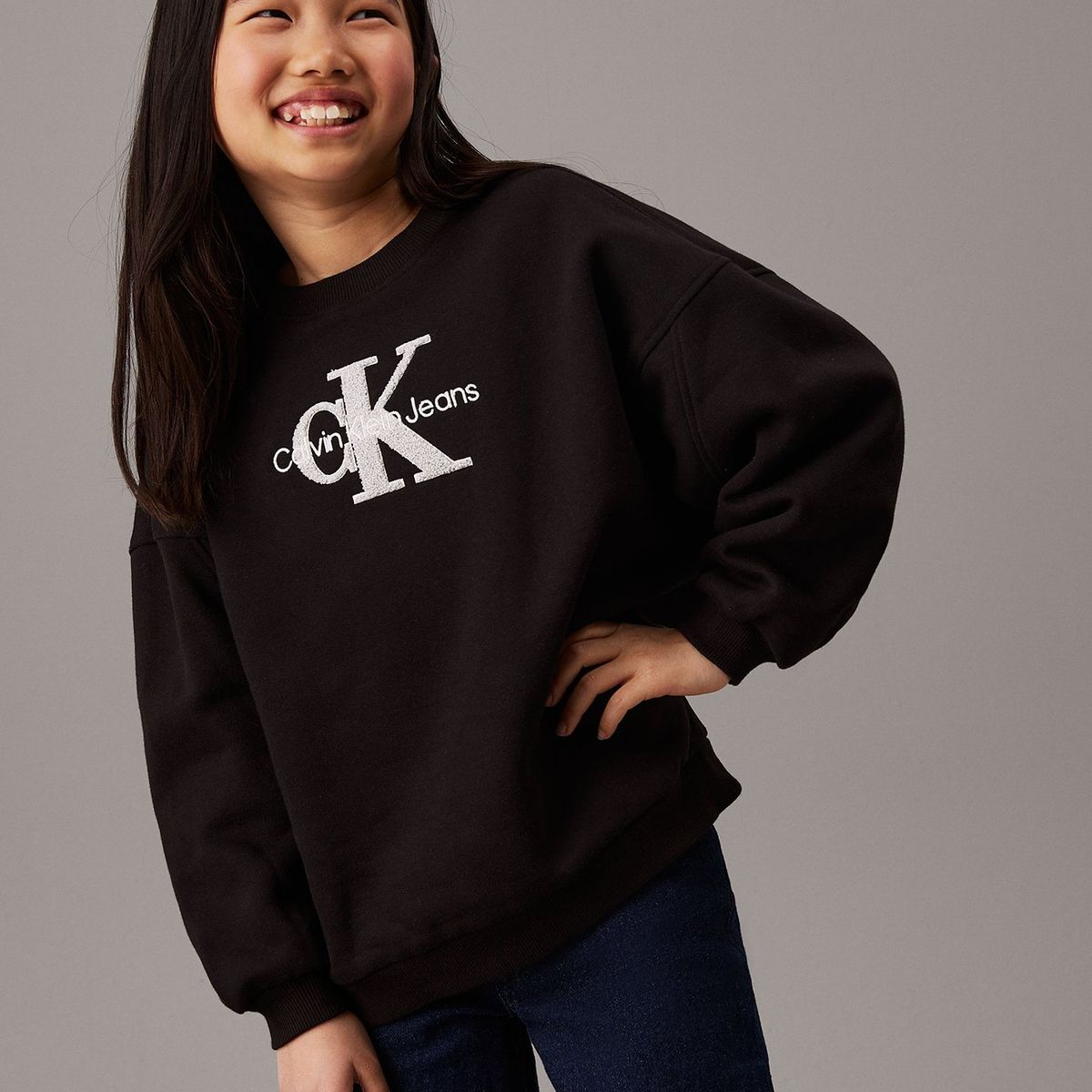 CALVIN KLEIN - Polerón Niña Teddy Monologo Negro Calvin Klein