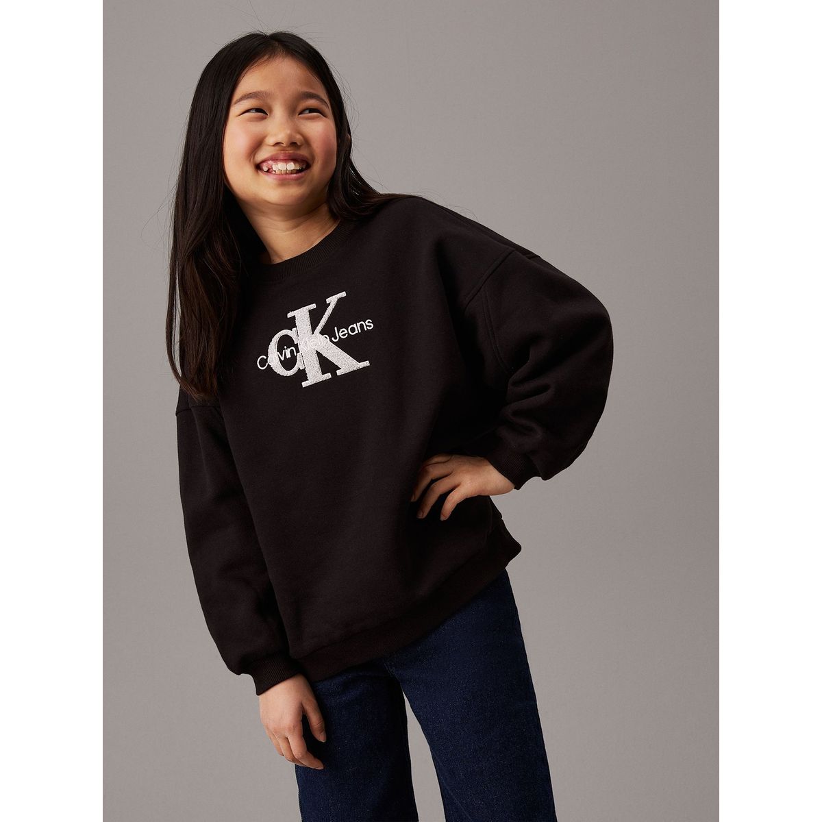 CALVIN KLEIN - Polerón Niña Teddy Monologo Negro Calvin Klein