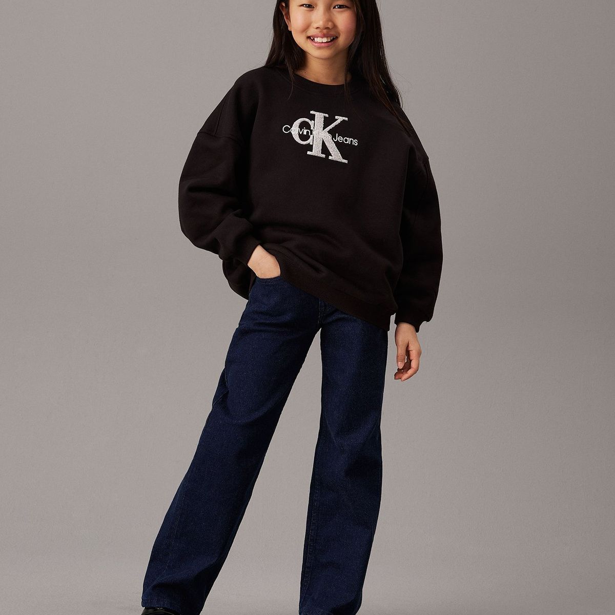 CALVIN KLEIN - Polerón Niña Teddy Monologo Negro Calvin Klein