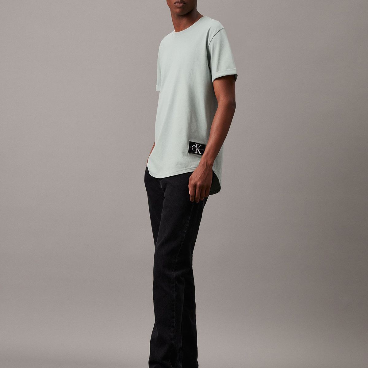 CALVIN KLEIN - Polera Badge Turn Up Sleeve Verde Calvin Klein