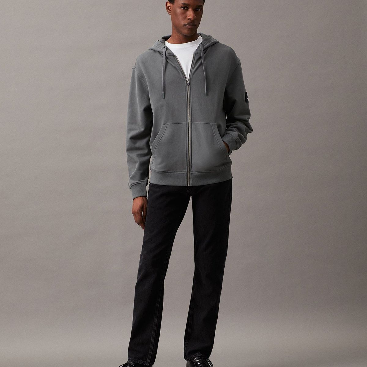 CALVIN KLEIN - Polerón con Gorro Badge Zip Through Gris Calvin Klein