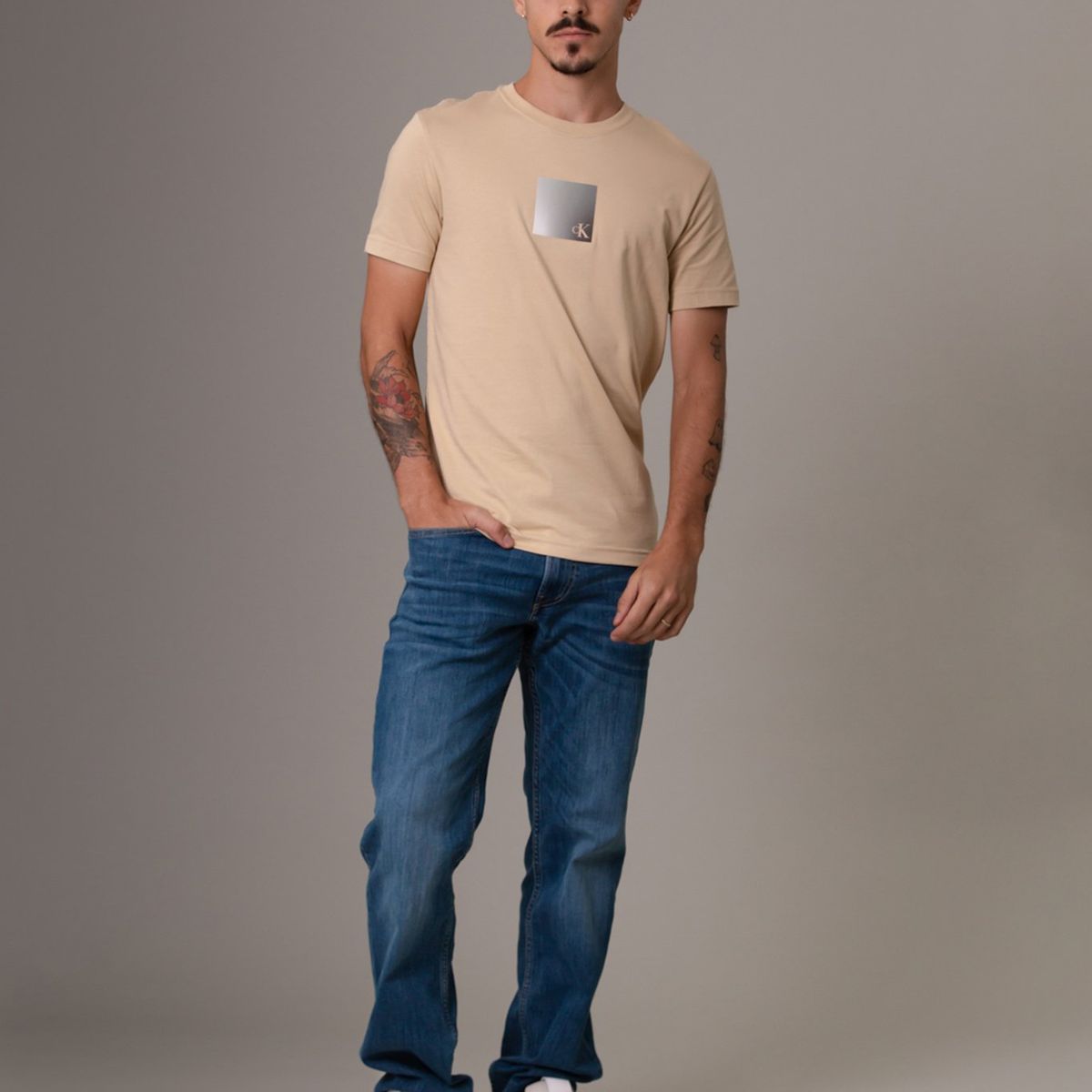 CALVIN KLEIN - Polera Metallic Box Beige Calvin Klein