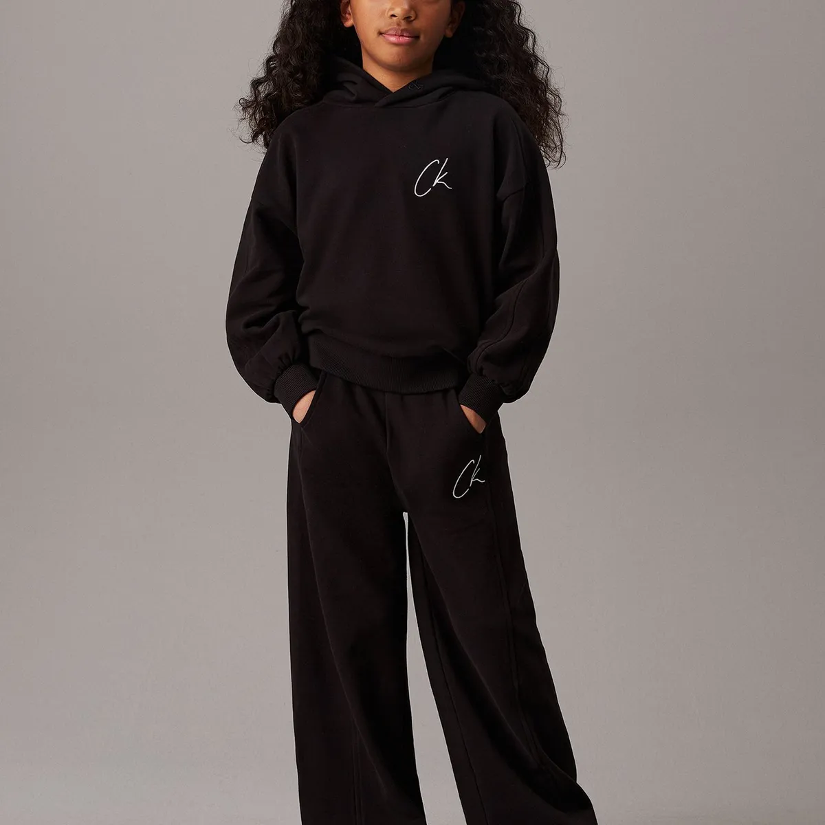 CALVIN KLEIN - Polerón Niña Signage Comfort Negro Calvin Klein