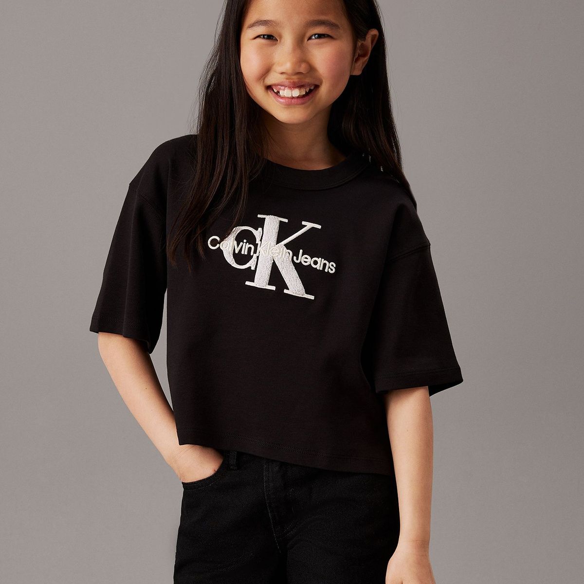 CALVIN KLEIN - Polera Niña Teddy Monologo Negro Calvin Klein