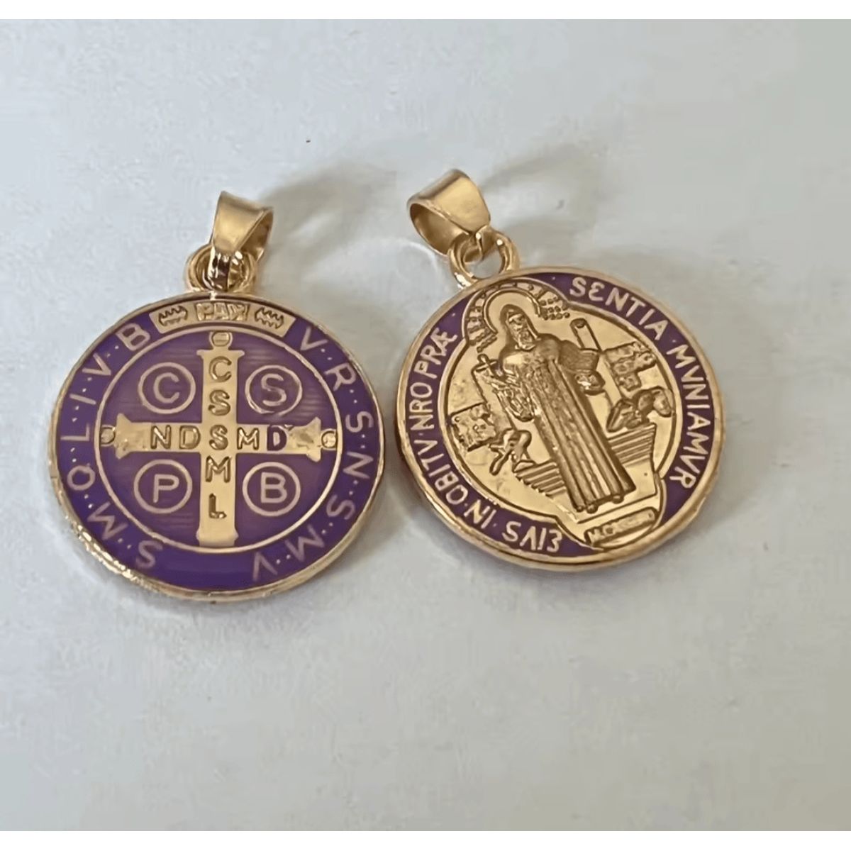 GENERICO - Collar + Medalla San Benito enchape oro modelo morado