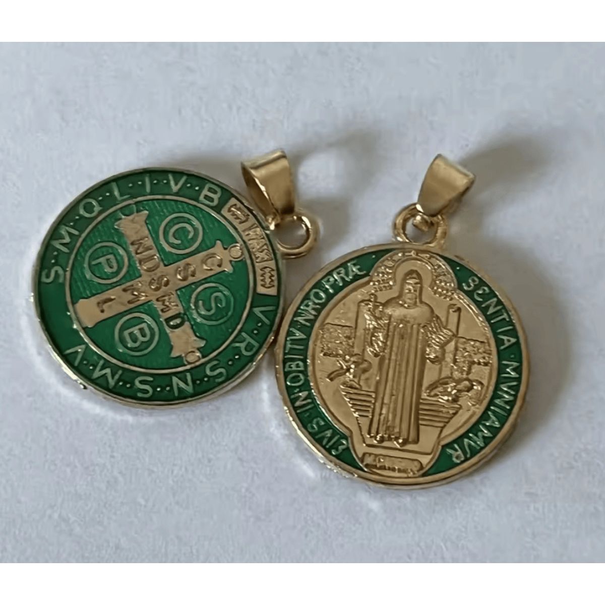GENERICO - Collar + Medalla San Benito enchape oro modelo verde