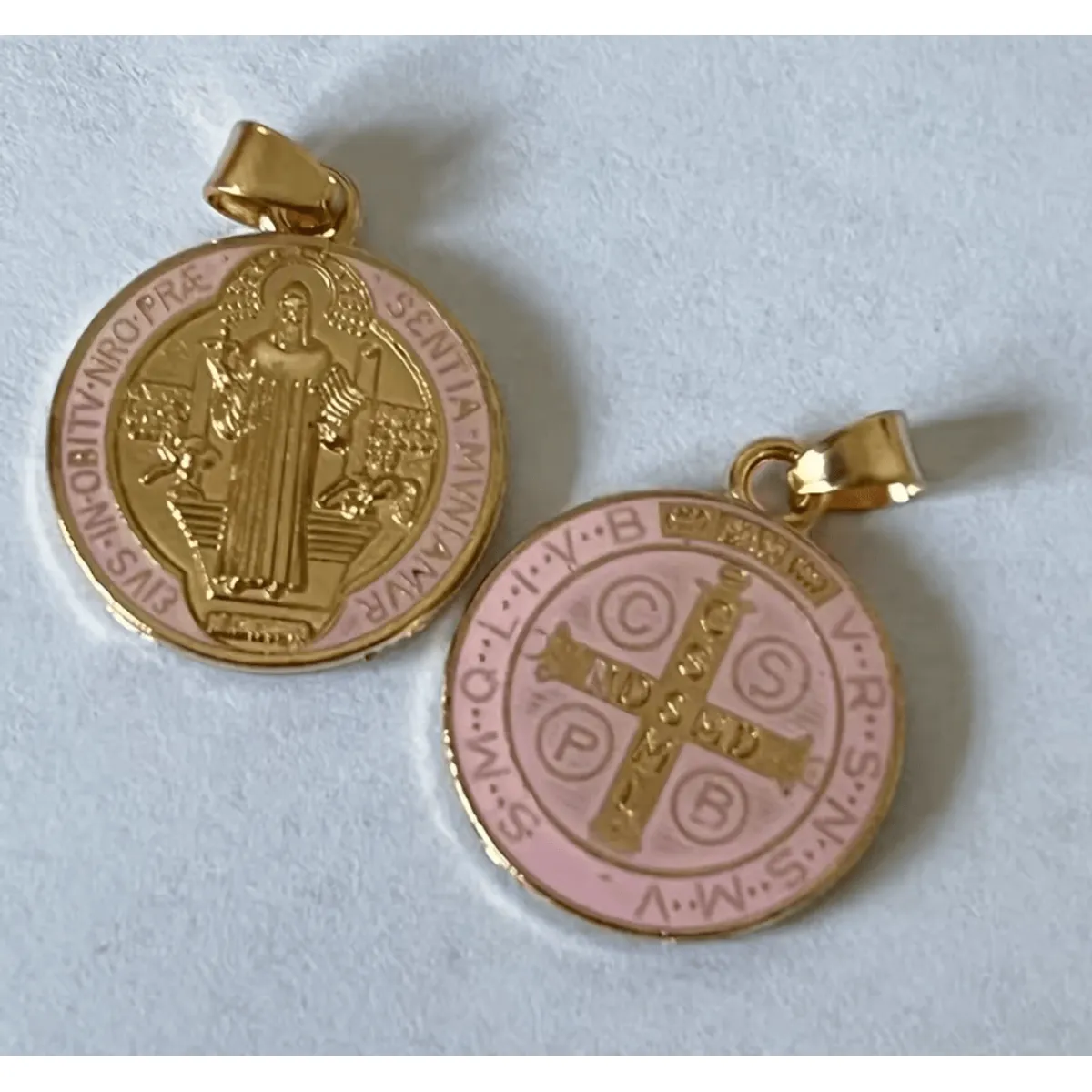 GENERICO - Collar + Medalla San Benito enchape oro modelo Rosado