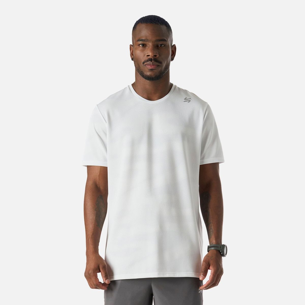 VULCANO - Polera Hombre Built To Move Pro T-Shirt Blanco Vulcano