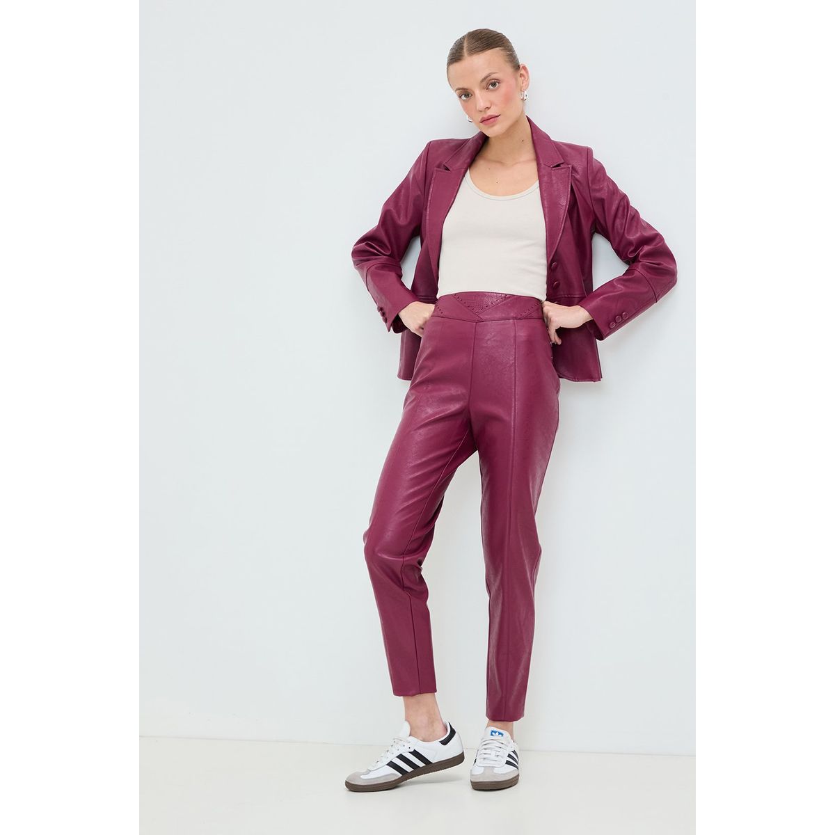 IO - Pantalon Burdeo Mujer Io