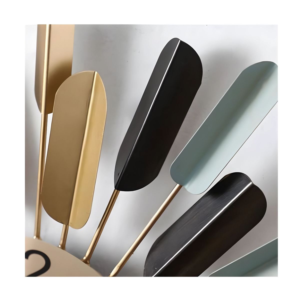 GENERICO - Reloj Metálico Estilo Plumas