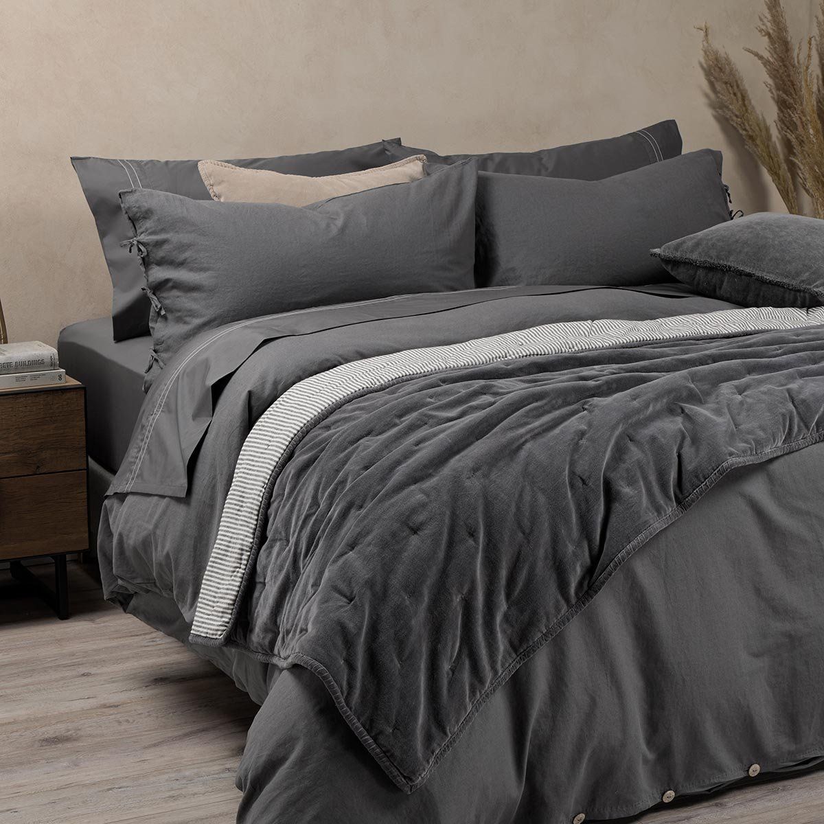 ROSEN - Piecera Velvet Stripes 110 x 230 cm Grafito