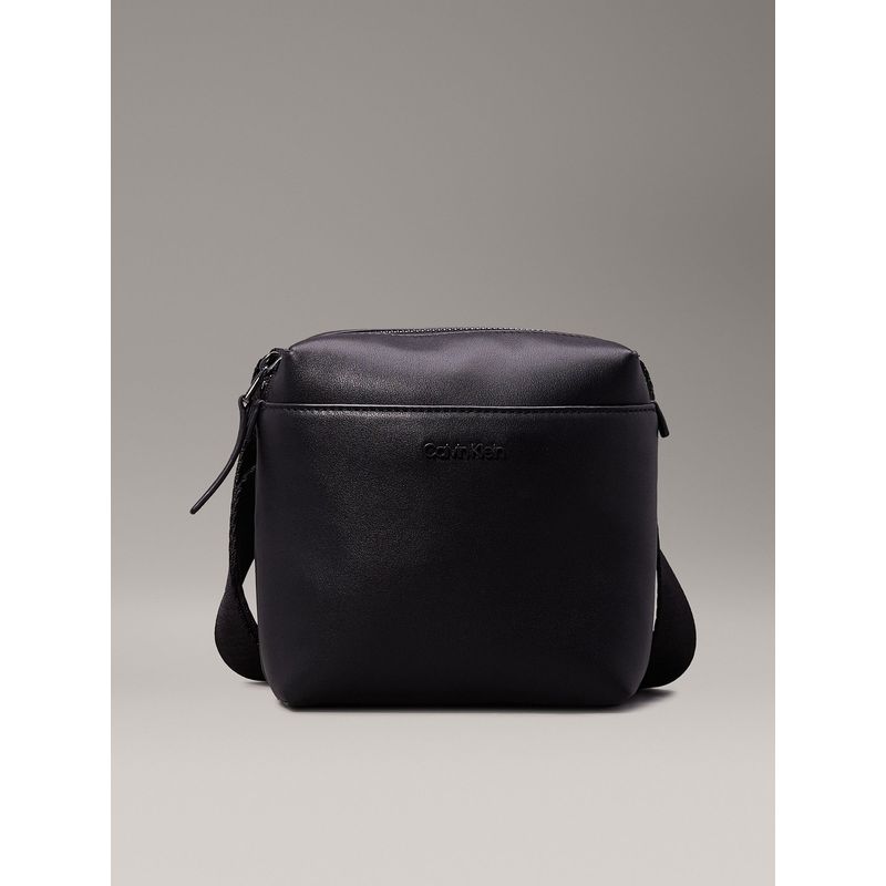 CALVIN KLEIN - Bolso Reporter Essential Cube Negro Calvin Klein