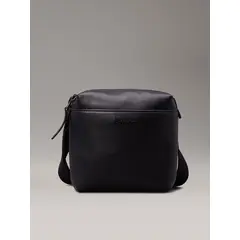 CALVIN KLEIN - Bolso Reporter Essential Cube Negro