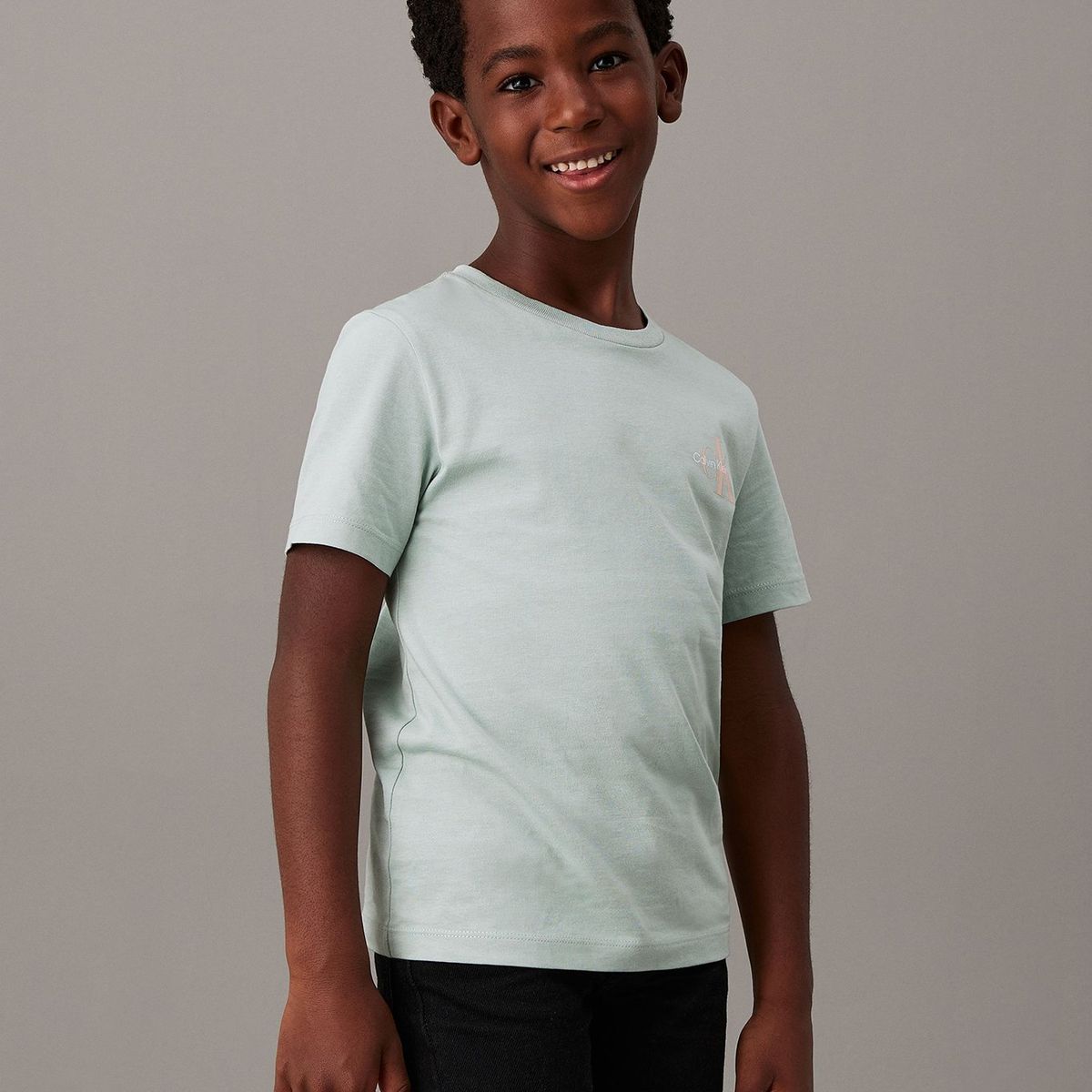 CALVIN KLEIN - Polera Niño Chest Monologo Verde Calvin Klein