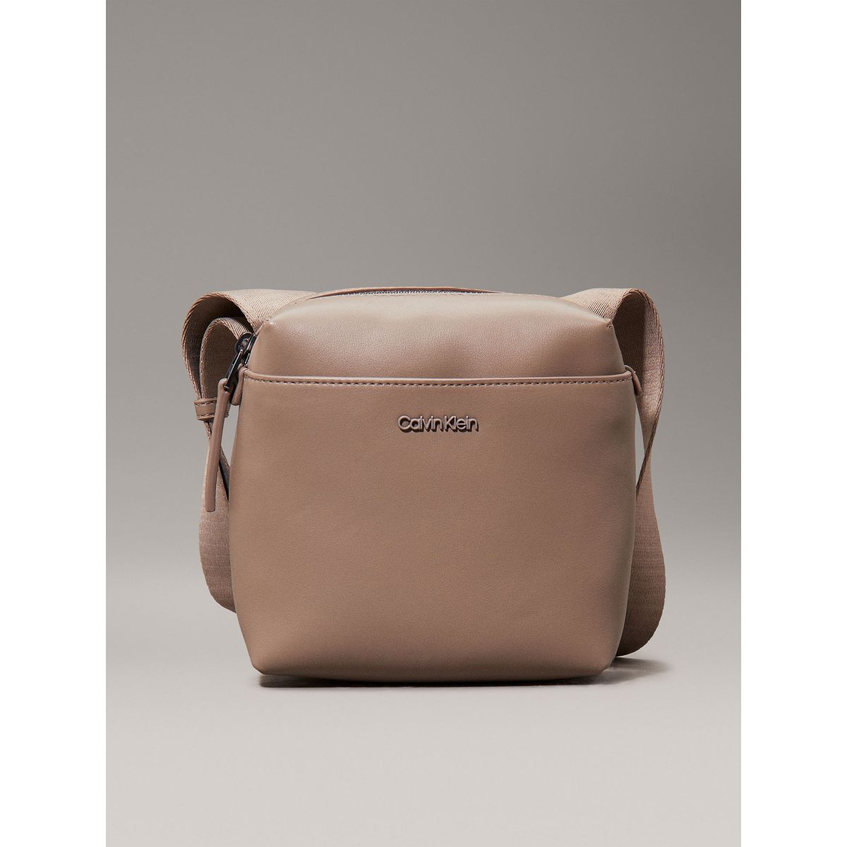 CALVIN KLEIN - Bolso Reporter Essential Cube Beige Calvin Klein