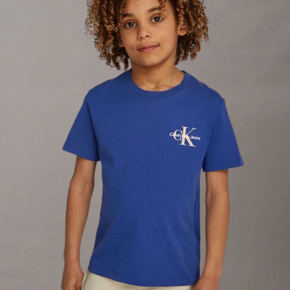 CALVIN KLEIN - Polera Niño Chest Monologo Azul Calvin Klein