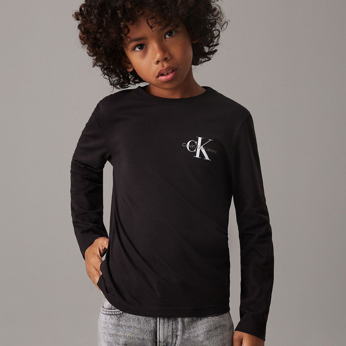 CALVIN KLEIN - Polera Niño Chest Monologo Negro Calvin Klein